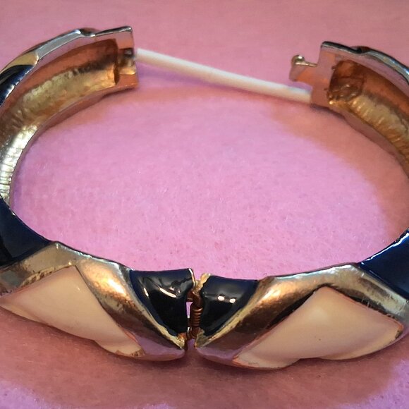 Bangle Bracelets -- Enamel -- Set of 4 -- 2 3/4" Diameter -- Red White Blue - Picture 7 of 11